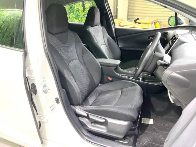 Toyota PRIUS 2017-10 12793-8