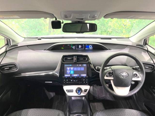 Toyota PRIUS 2017-10 12793-1