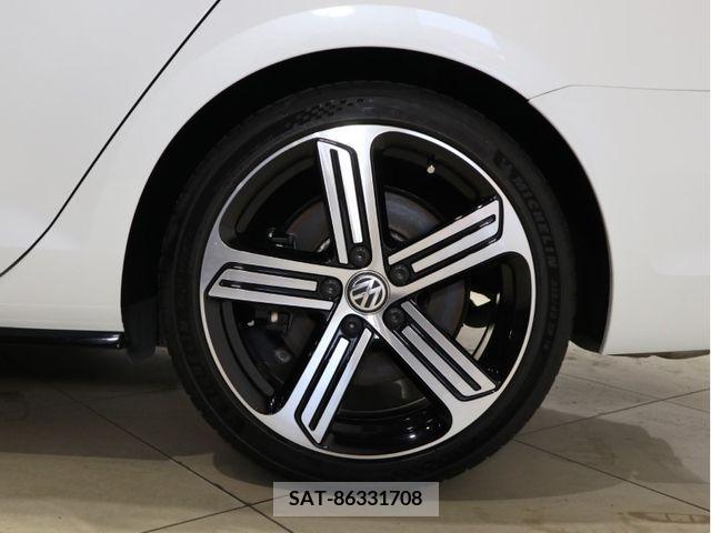 VolksWagen GOLF R VARIANT 2019-04 374173-26