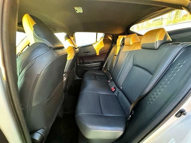 Toyota C-HR 2017-01 184282-9