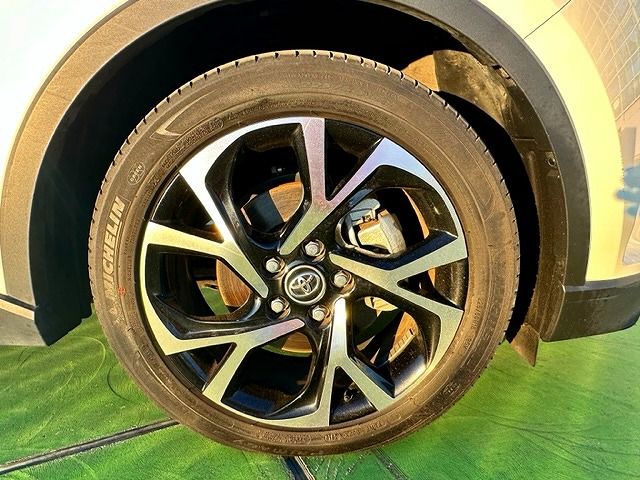 Toyota C-HR 2017-01 184282-26