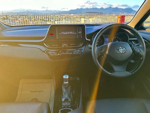 Toyota C-HR 2017-01 184282-1