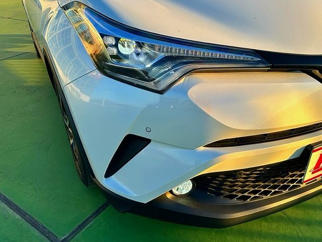Toyota C-HR 2017-01 184282-24