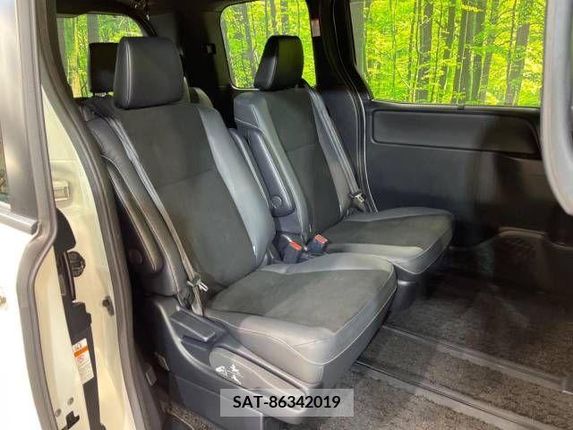 Toyota NOAH 2019-07 340542-9