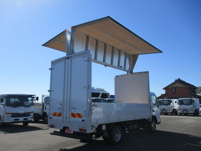 Mitsubishi CANTER 2023-10 13642-1