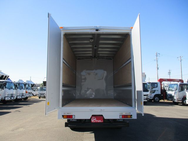 Mitsubishi CANTER 2023-10 13642-6