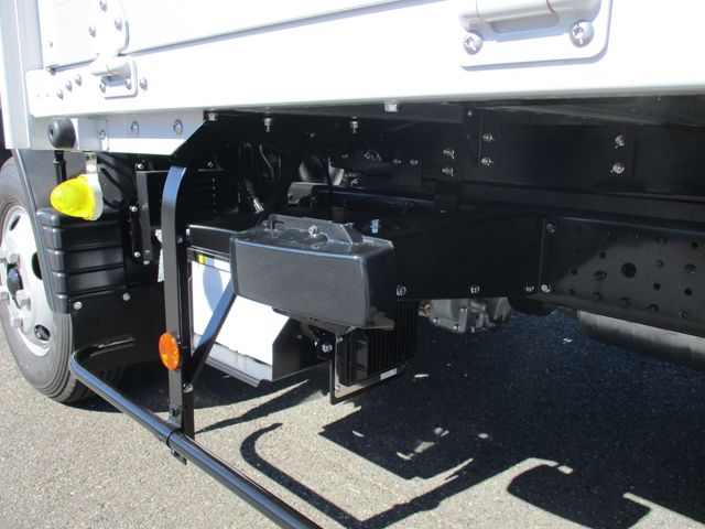 Mitsubishi CANTER 2023-10 13642-8