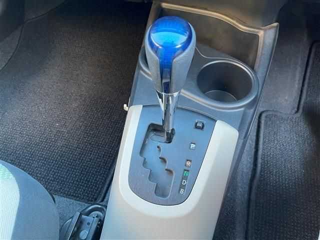 Toyota AQUA 2012-10 13207-11