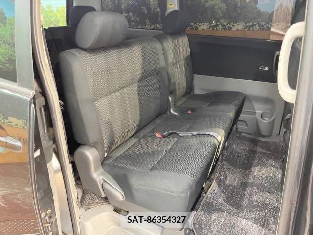 Toyota VOXY 2004-08 289188-8