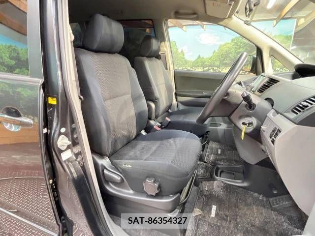 Toyota VOXY 2004-08 289188-7