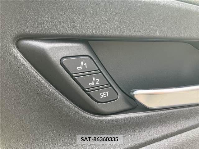 Toyota PRIUS 2023-05 215896-12
