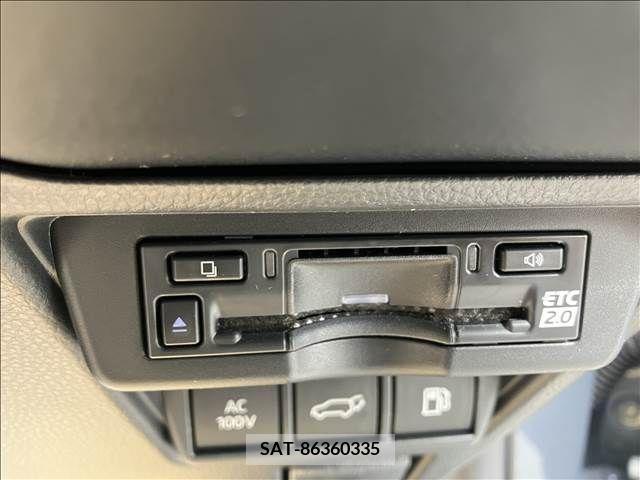 Toyota PRIUS 2023-05 215896-11