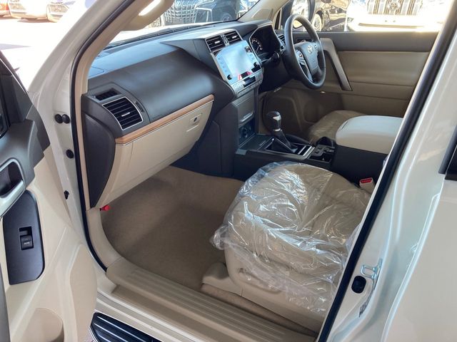 Toyota PRADO 2022-09 13777-28