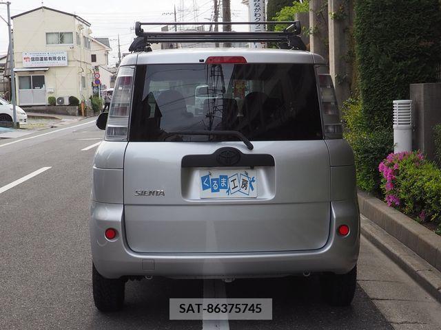 Toyota SIENTA 2011-08 386687-27