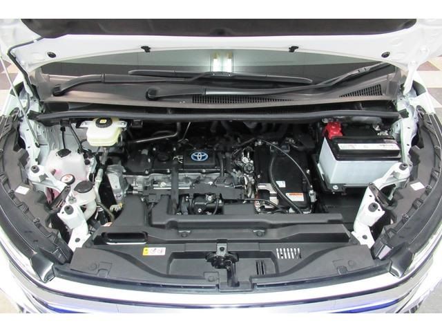 Toyota VOXY HYBRID 2022-03 28462-27