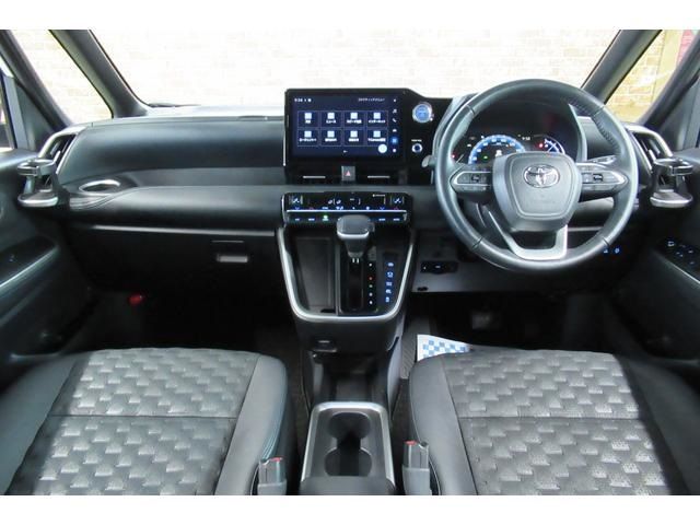 Toyota VOXY HYBRID 2022-03 28462-2