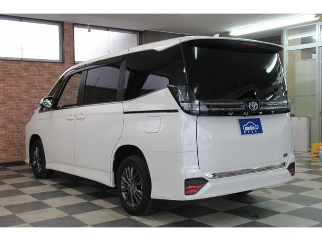 Toyota VOXY HYBRID 2022-03 28462-1