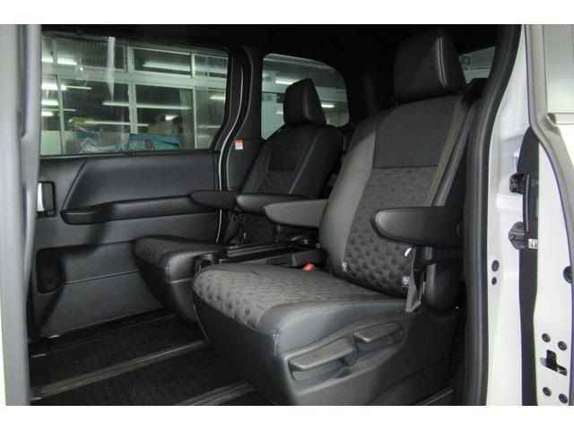 Toyota VOXY HYBRID 2022-03 28462-9