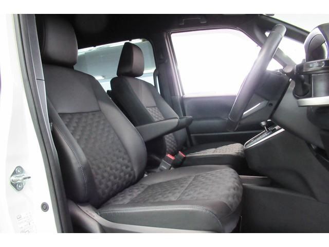 Toyota VOXY HYBRID 2022-03 28462-4