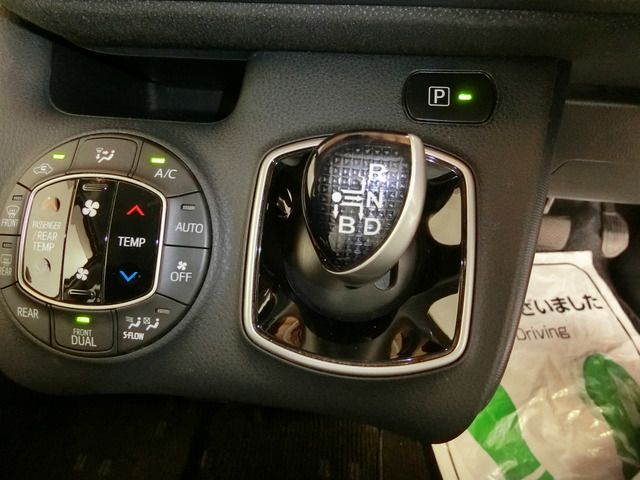 Toyota VOXY HYBRID 2016-09 21441-4