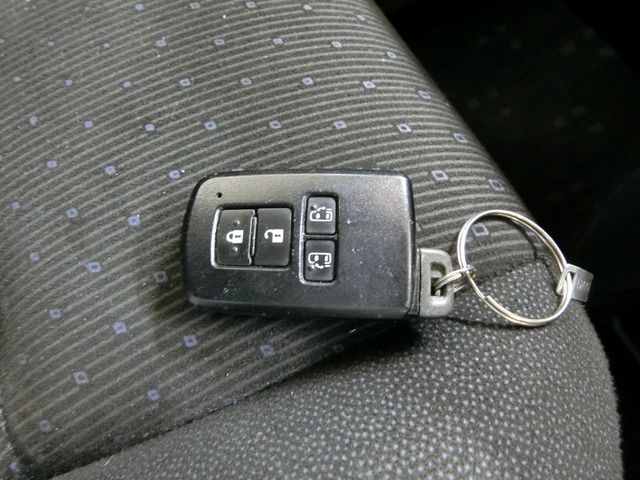 Toyota VOXY HYBRID 2016-09 21441-17