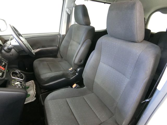 Toyota VOXY HYBRID 2016-09 21441-6