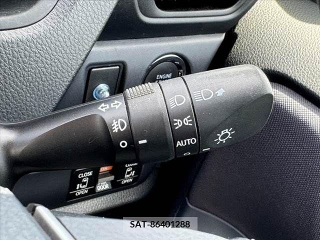 Toyota VOXY 2015-09 380678-29