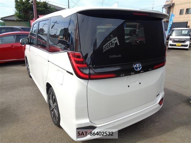 Toyota NOAH HYBRID 2023-09 351936-4