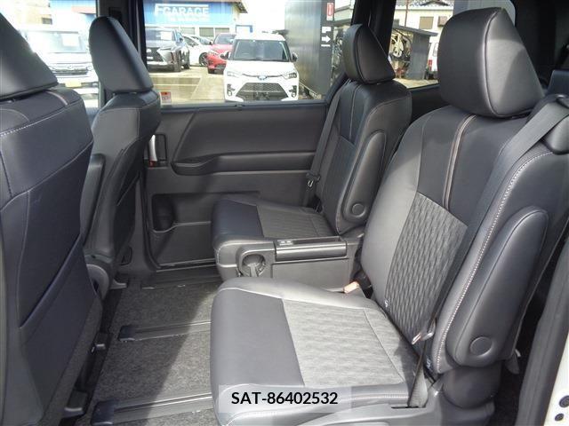 Toyota NOAH HYBRID 2023-09 351936-7