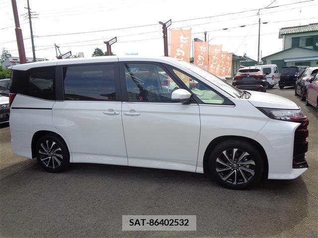 Toyota NOAH HYBRID 2023-09 351936-2