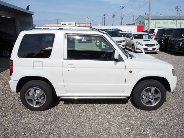 Nissan KIX 2010-11 13873-8