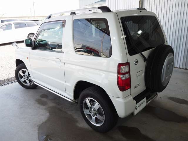 Nissan KIX 2010-11 13873-7