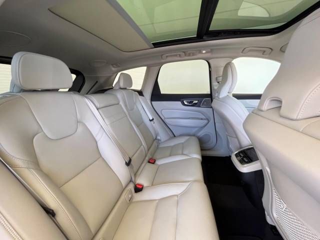 Volvo XC60 2021-11 23389-12