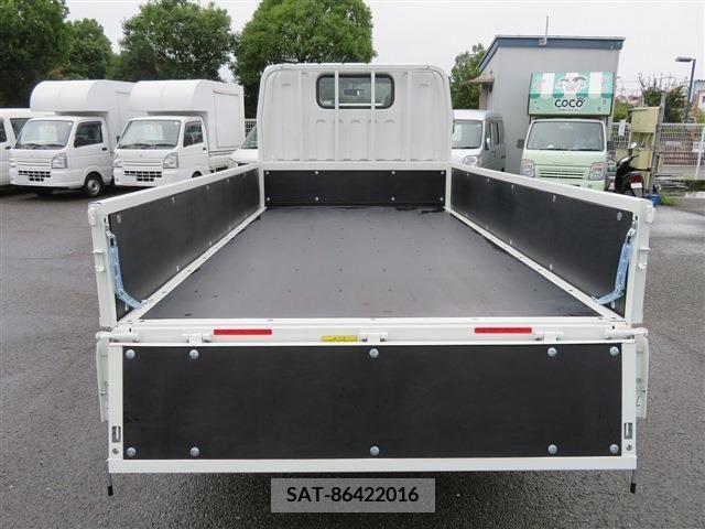 Mitsubishi CANTER 2022-04 203758-8