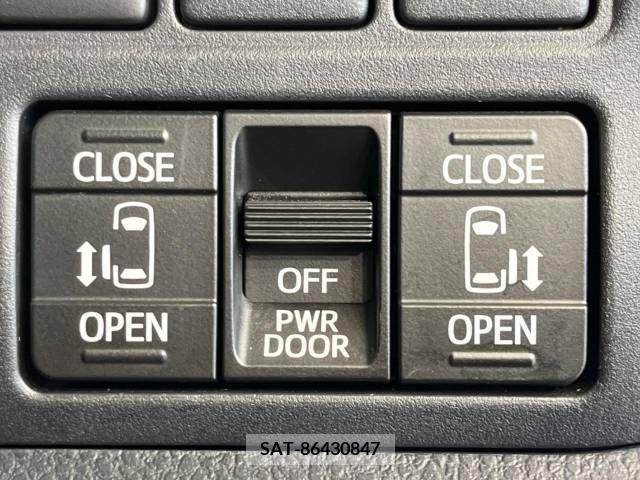 Toyota VOXY 2018-03 332283-6
