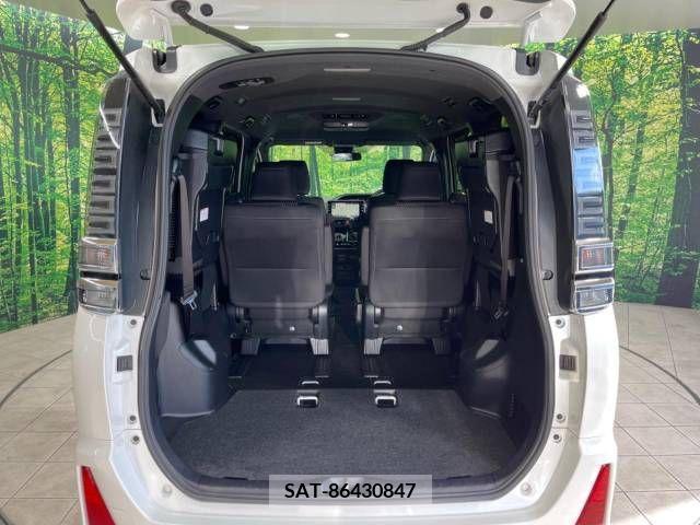 Toyota VOXY 2018-03 332283-11