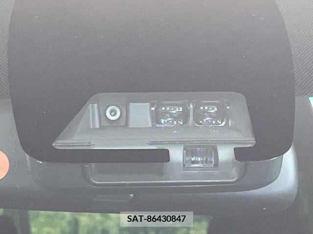 Toyota VOXY 2018-03 332283-5