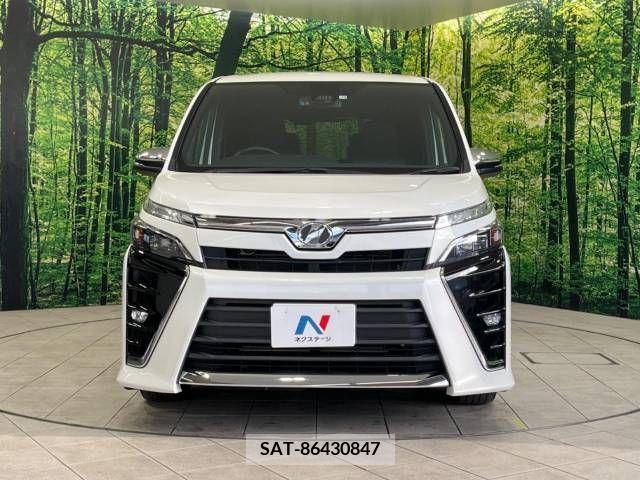 Toyota VOXY 2018-03 332283-15