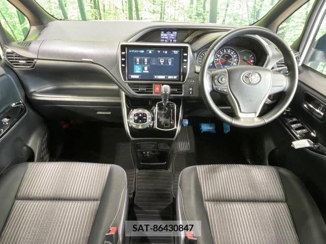 Toyota VOXY 2018-03 332283-1