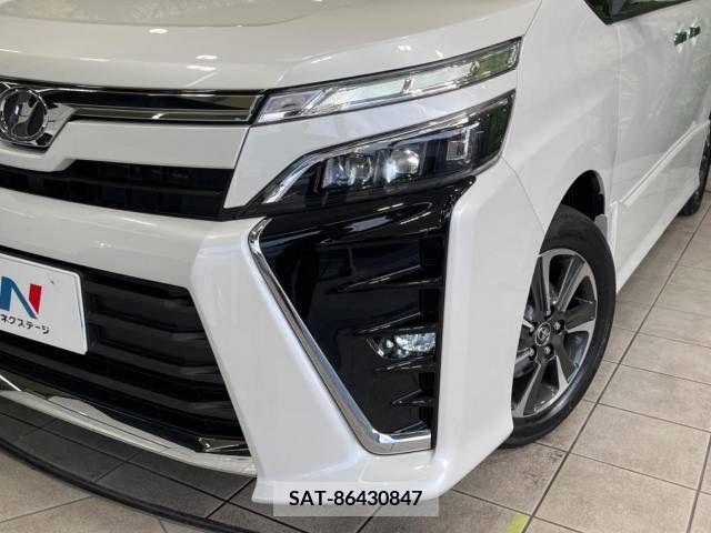 Toyota VOXY 2018-03 332283-13