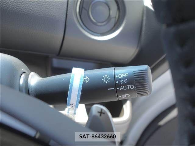 Honda N BOX 2023-10 278415-9