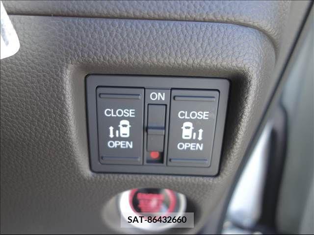 Honda N BOX 2023-10 278415-6