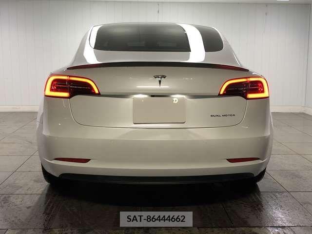 Tesla MODEL 3 2021-12 231568-12