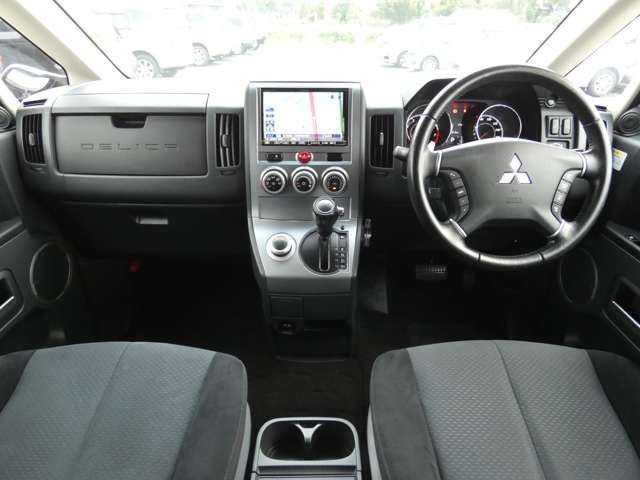 Mitsubishi DELICA D5 2010-07 13629-7
