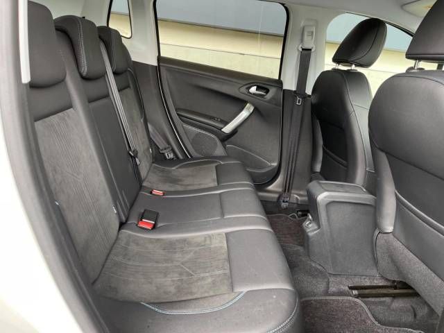 Peugeot 2008 2017-12 15675-9