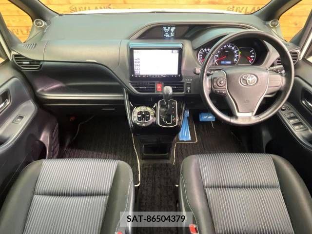 Toyota VOXY 2017-06 377797-1