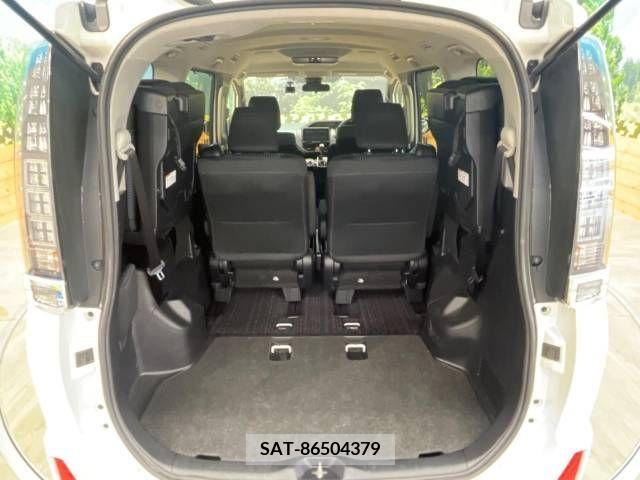 Toyota VOXY 2017-06 377797-11