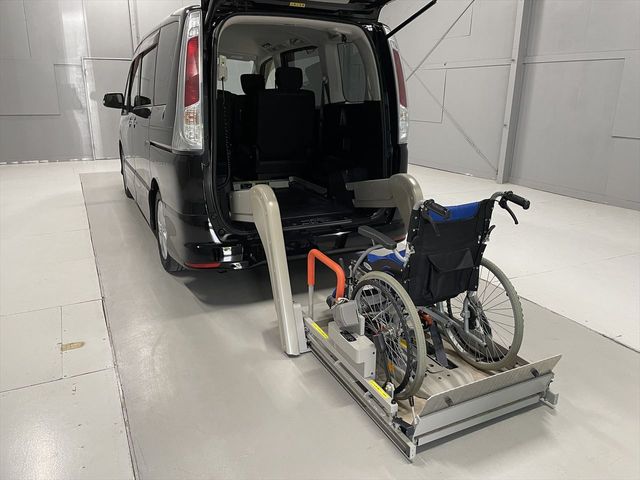 Nissan SERENA 2012-03 23815-3