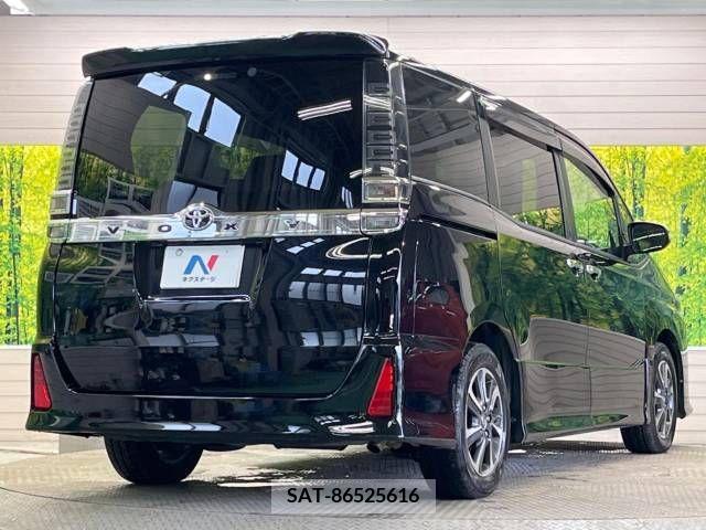 Toyota VOXY 2018-03 290945-17