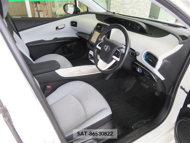 Toyota PRIUS 2017-06 322379-7
